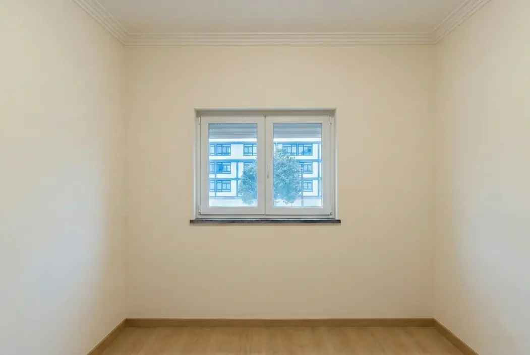 Quarto antes da instalação do roupeiro planeado